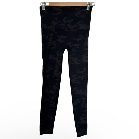SPANX Look At Me Now Leggings In Black Camo Medium - Picture 3 of 8